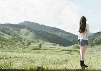 看遠(yuǎn)山近景